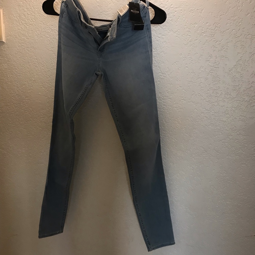 Hollister Skinny Jeans ( BRAND NEW )